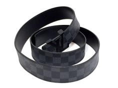 Cinturón LOUIS VUITTON modelo INITIALS