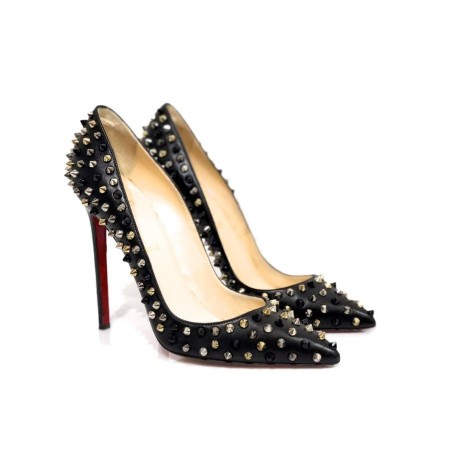 Salones LOUBOUTIN Modelo Spike