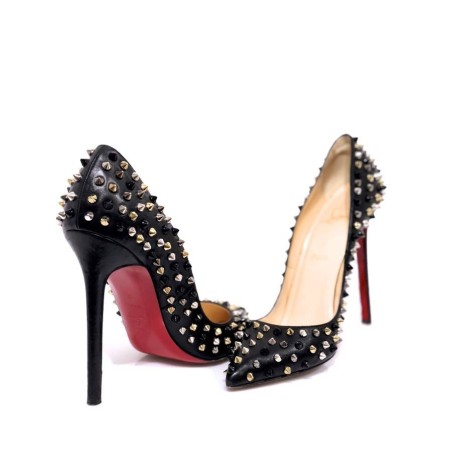 Salones LOUBOUTIN Modelo Spike