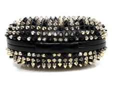 Clutch LOUBOUTIN Modelo Spike Clutch LOUBOUTIN Modelo Spike