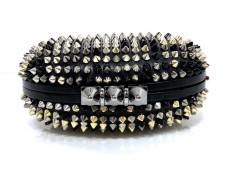 Clutch LOUBOUTIN Modelo Spike Clutch LOUBOUTIN Modelo Spike