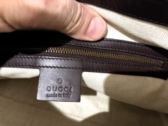 Bolso GUCCI modelo “SCARLETT MM” Bolso GUCCI modelo “SCARLETT MM”
