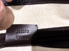 Bolso GUCCI modelo “SCARLETT MM” Bolso GUCCI modelo “SCARLETT MM”