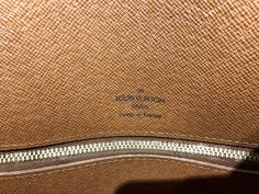 Bolso LOUIS VUITTON Modelo Babylon Bolso LOUIS VUITTON Modelo Babylon