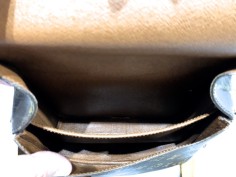 Bolso LOUIS VUITTON Mod. Cartouchiere